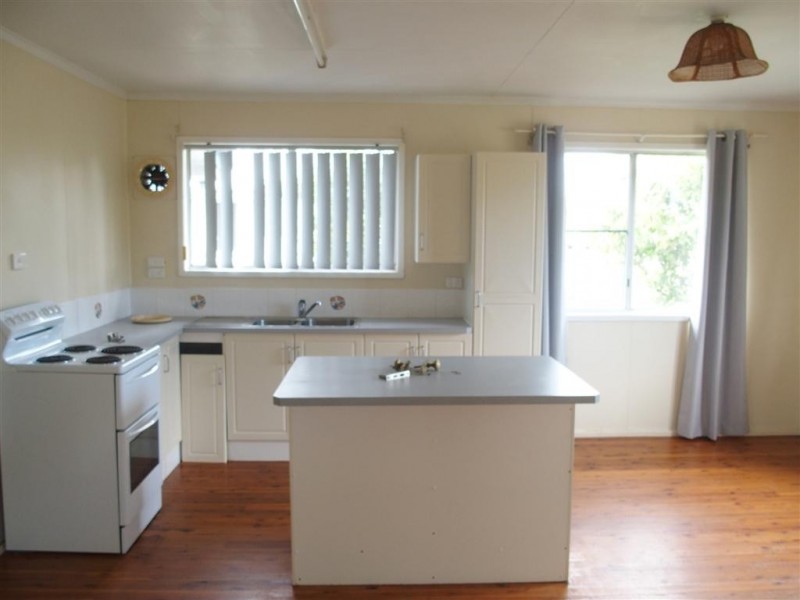 24 Gidyea Street, Blackwater QLD 4717