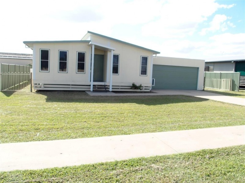 8 Hunter St, Blackwater QLD 4717