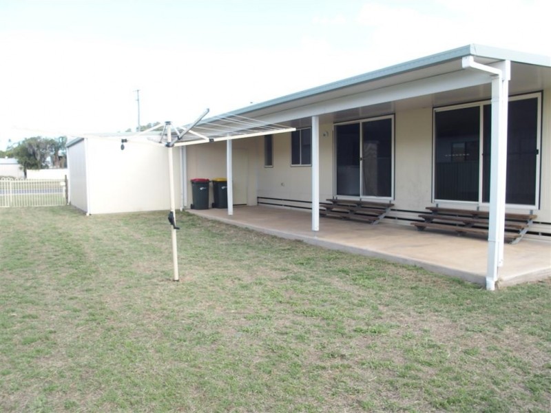 8 Hunter St, Blackwater QLD 4717