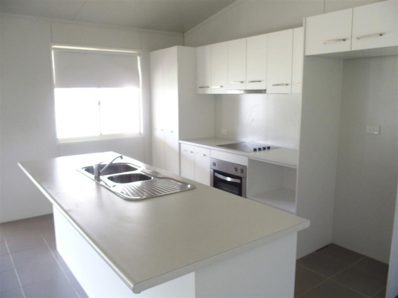 8 Hunter St, Blackwater QLD 4717