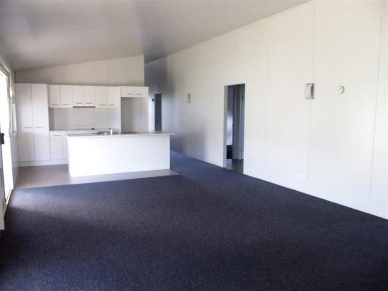 8 Hunter St, Blackwater QLD 4717