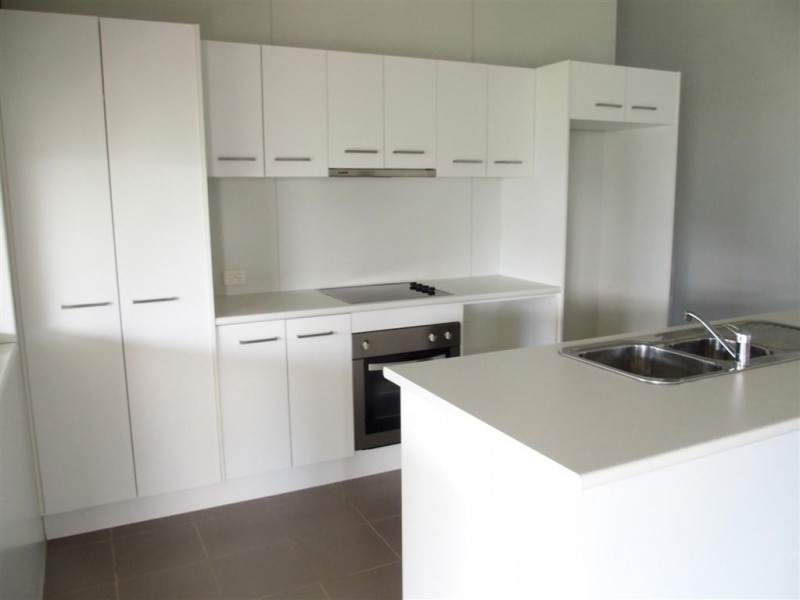 8 Hunter St, Blackwater QLD 4717