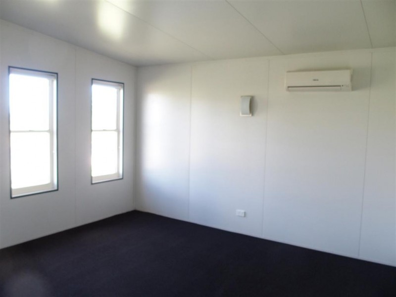 8 Hunter St, Blackwater QLD 4717