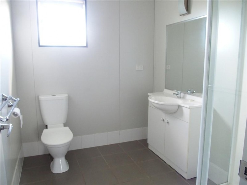 8 Hunter St, Blackwater QLD 4717
