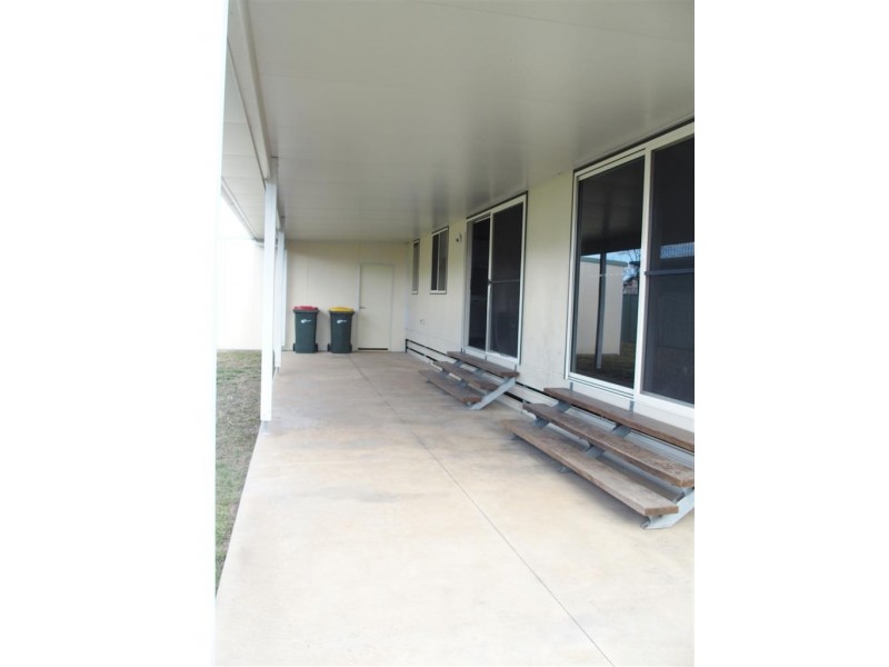 8 Hunter St, Blackwater QLD 4717