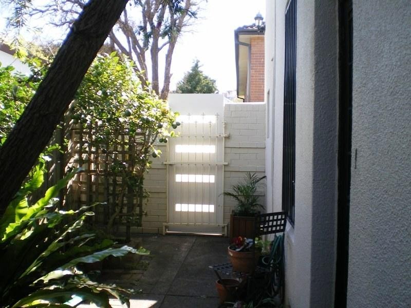 2/65 Renwick Street, Marrickville NSW 2204