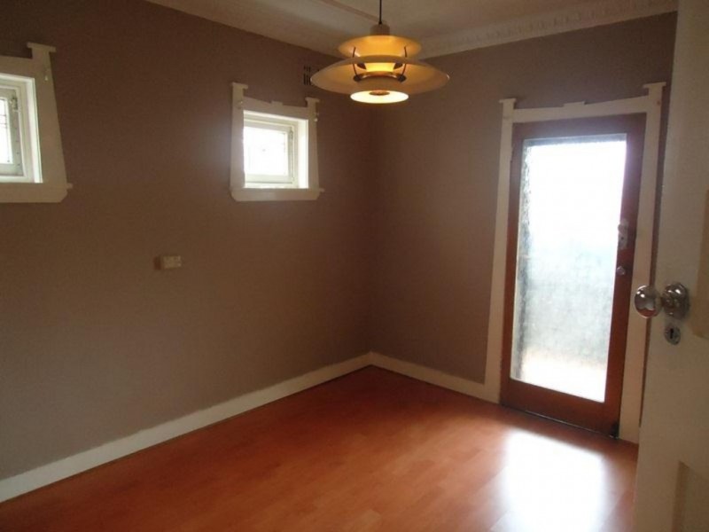 10 Mooney Ave, Earlwood NSW 2206