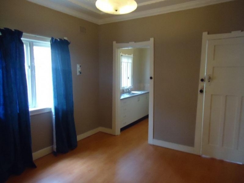 10 Mooney Ave, Earlwood NSW 2206