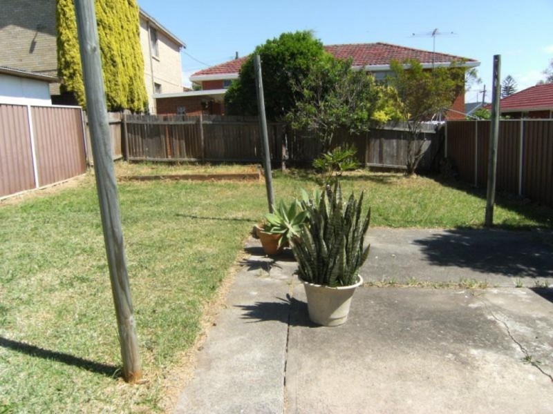 10 Mooney Ave, Earlwood NSW 2206