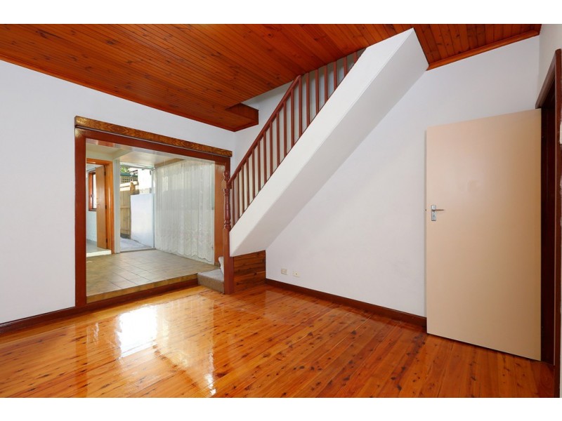 33 Lackey Street, St Peters NSW 2044