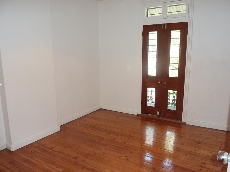 4 Calder Road, Darlington NSW 2008