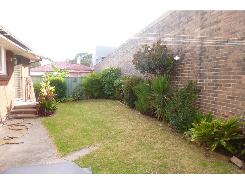 2A Leslie Street, Tempe NSW 2044