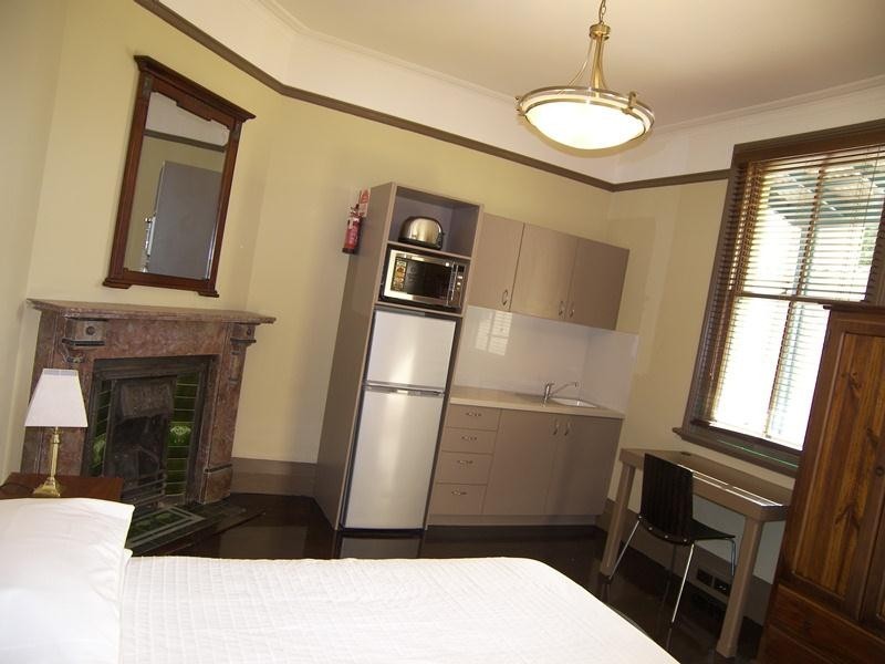 2/223B Bridge Road, Glebe NSW 2037