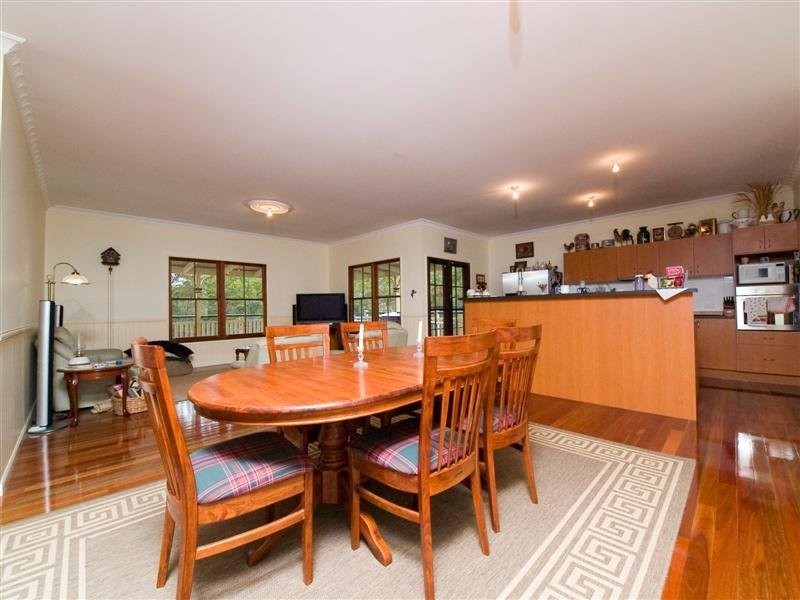 860 Winn  Road, Cashmere QLD 4500