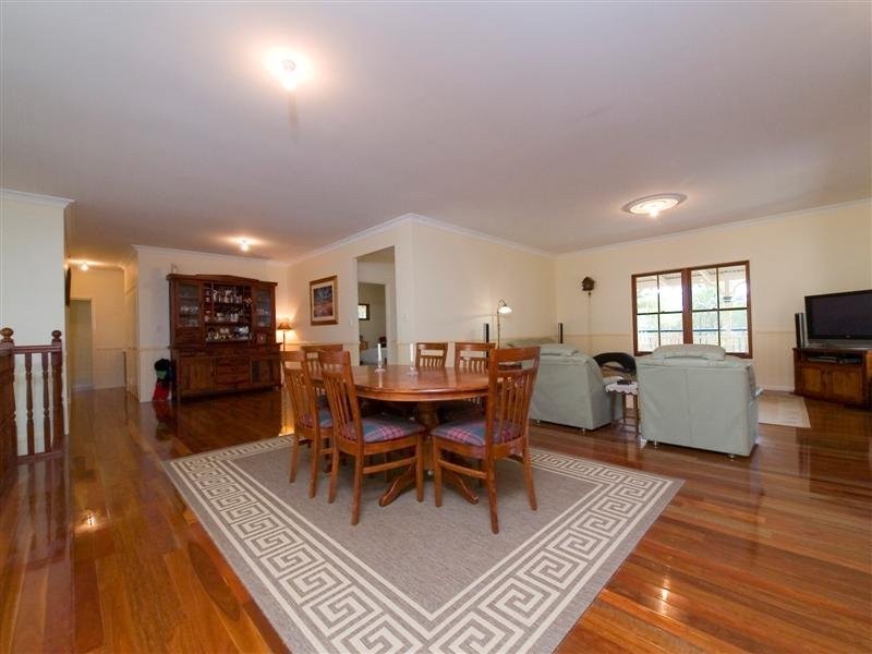 860 Winn  Road, Cashmere QLD 4500