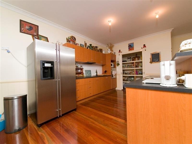 860 Winn  Road, Cashmere QLD 4500