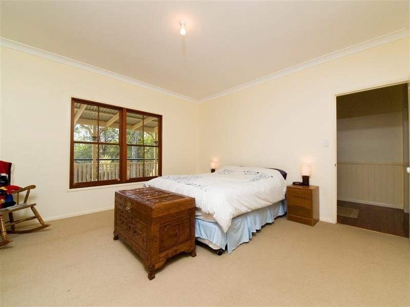 860 Winn  Road, Cashmere QLD 4500