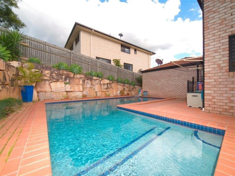 16 Snow Wood Drive, Eatons Hill QLD 4037