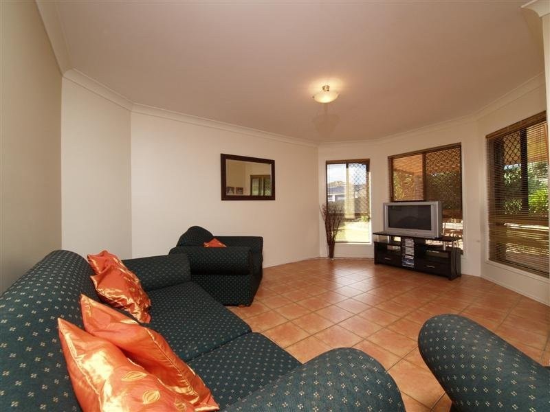 16 Snow Wood Drive, Eatons Hill QLD 4037