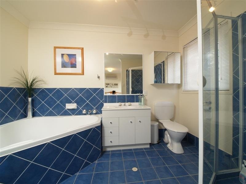 16 Snow Wood Drive, Eatons Hill QLD 4037