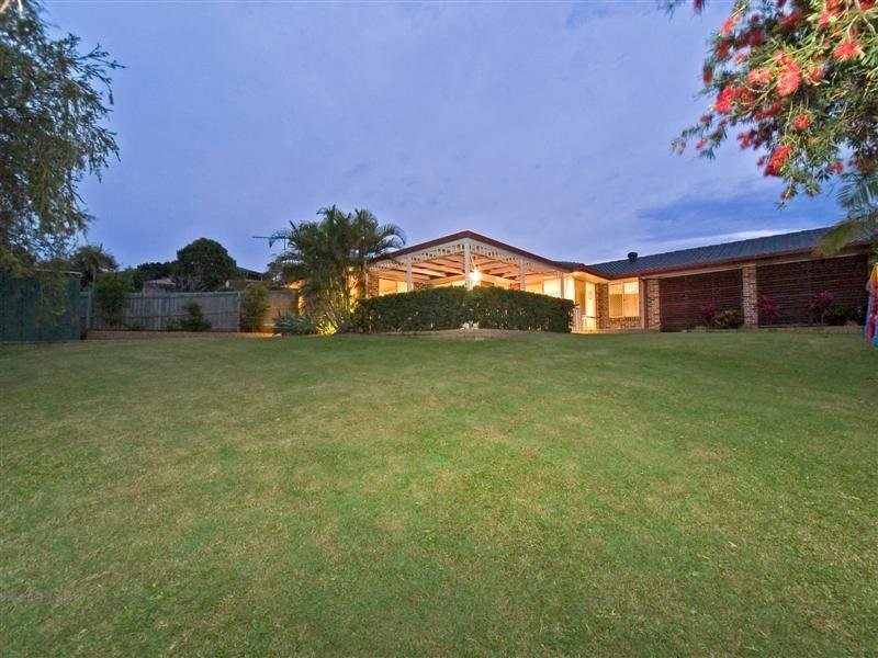 15 Tiffany ct, Eatons Hill QLD 4037