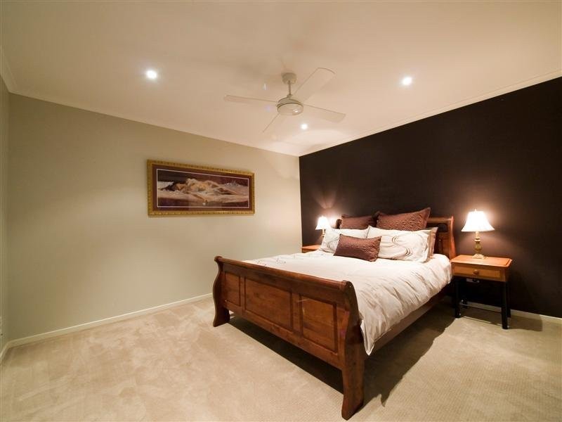 15 Tiffany ct, Eatons Hill QLD 4037