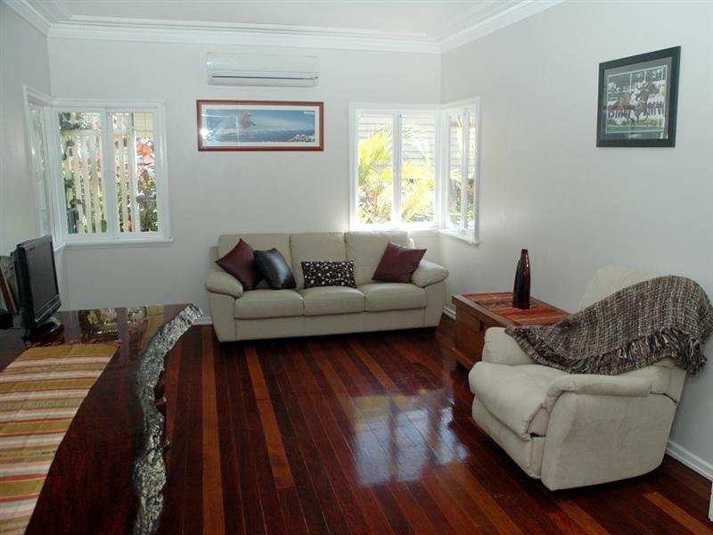 8 Bayview Street, Stafford Heights QLD 4053