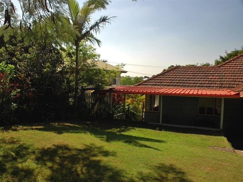 8 Bayview Street, Stafford Heights QLD 4053