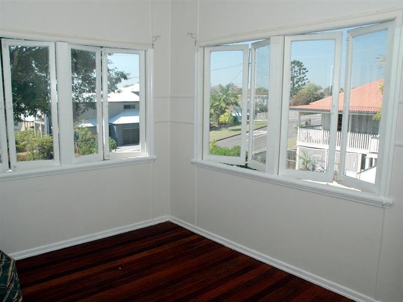 8 Bayview Street, Stafford Heights QLD 4053