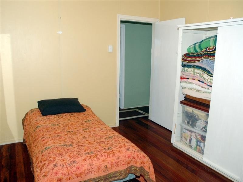 8 Bayview Street, Stafford Heights QLD 4053