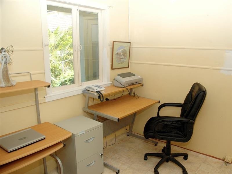 8 Bayview Street, Stafford Heights QLD 4053