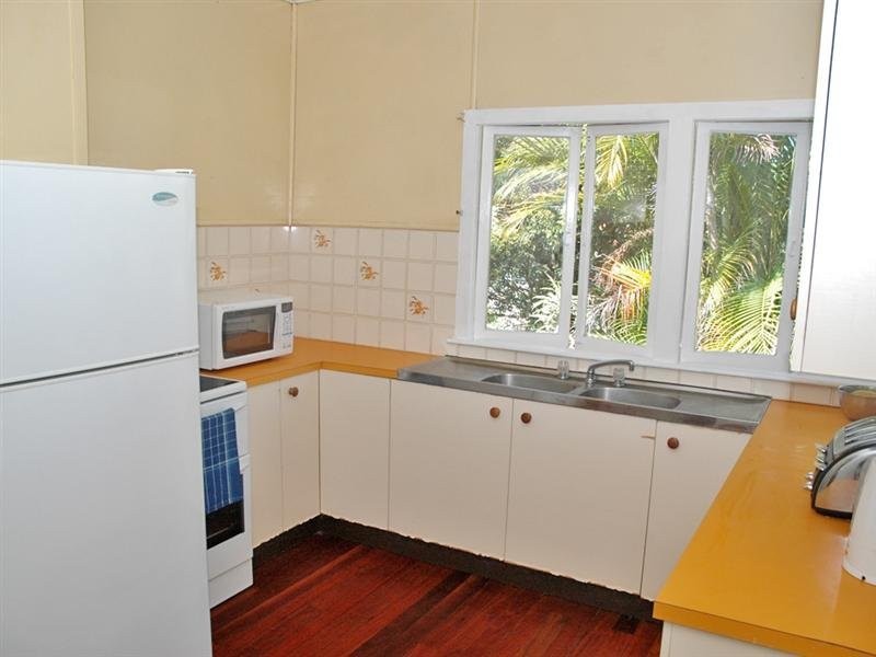 8 Bayview Street, Stafford Heights QLD 4053