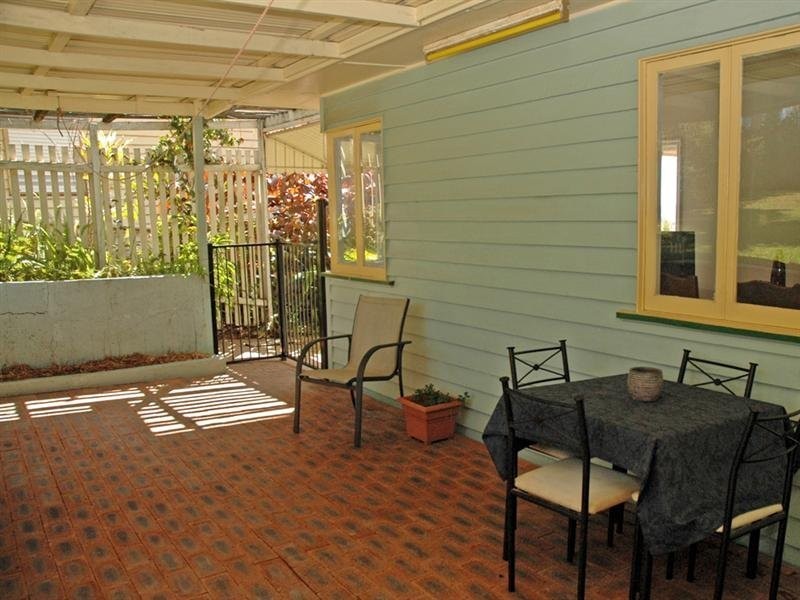 8 Bayview Street, Stafford Heights QLD 4053