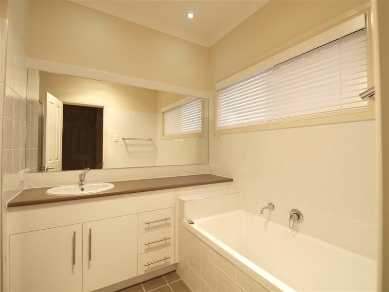 177 SARABAND DRIVE, Eatons Hill QLD 4037