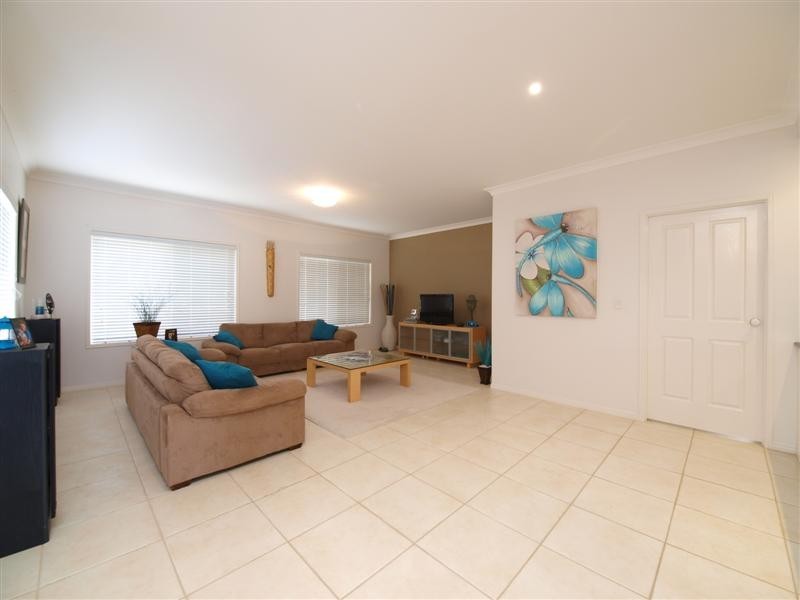 24 Silkyoak Way, Albany Creek QLD 4035