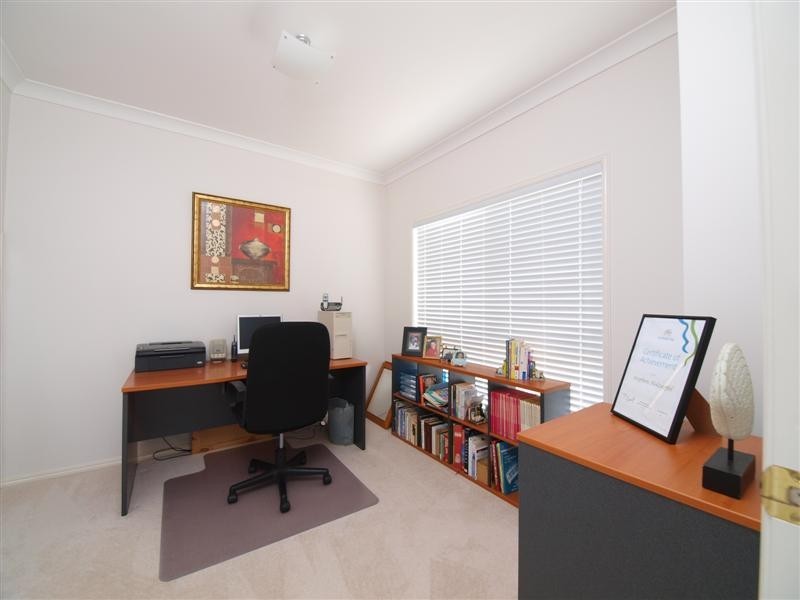 24 Silkyoak Way, Albany Creek QLD 4035