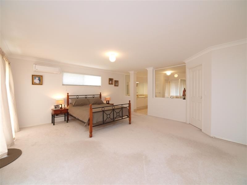 24 Silkyoak Way, Albany Creek QLD 4035