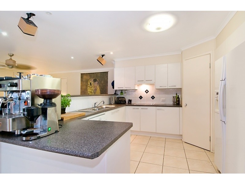 19  Franzin Drive, Cashmere QLD 4500