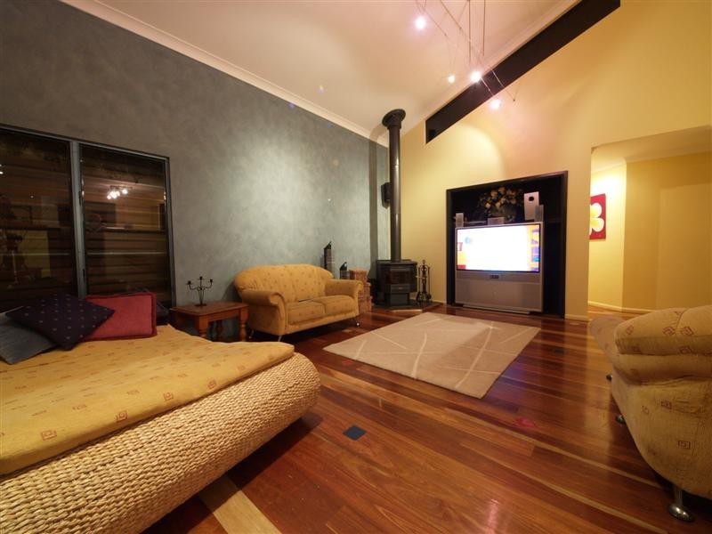 7 Meilland Court, Eatons Hill QLD 4037