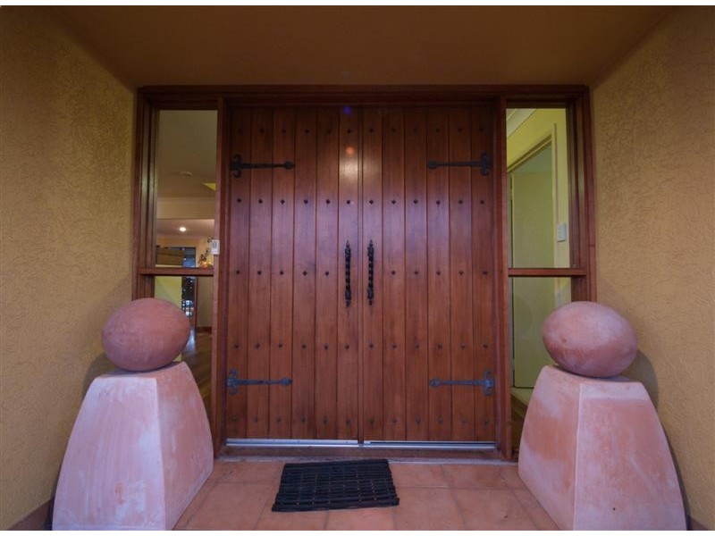 7 Meilland Court, Eatons Hill QLD 4037