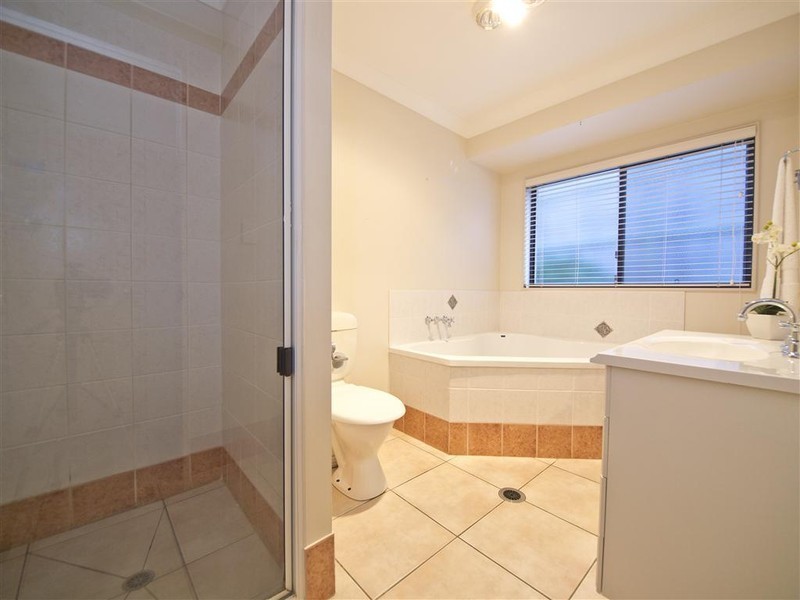 10 Glendore Court, Eatons Hill QLD 4037