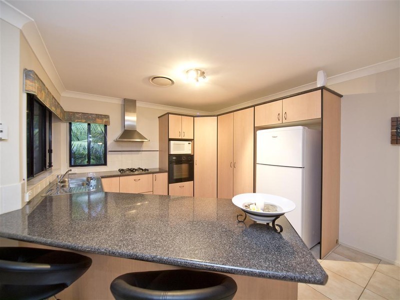 10 Glendore Court, Eatons Hill QLD 4037