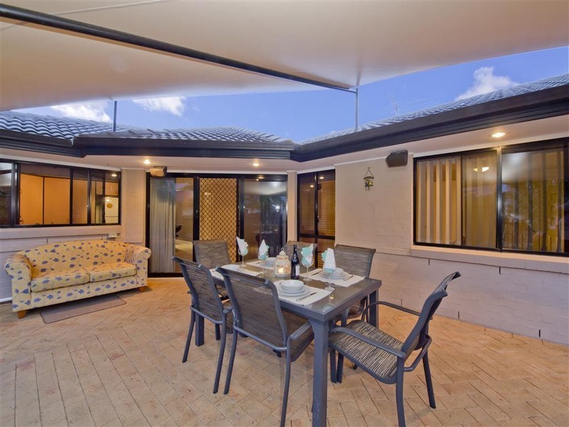 10 Glendore Court, Eatons Hill QLD 4037