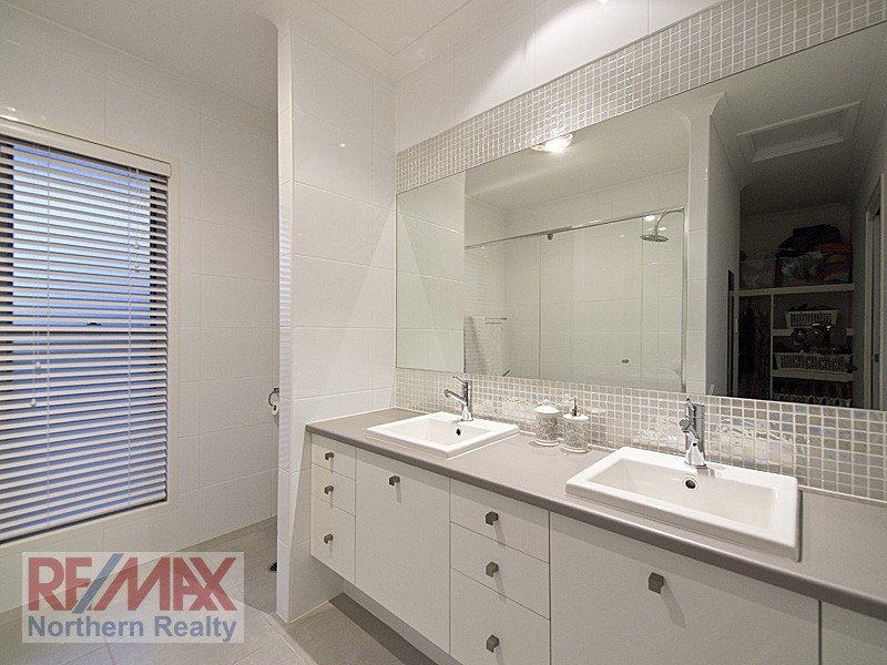 10  Bend Court, Eatons Hill QLD 4037