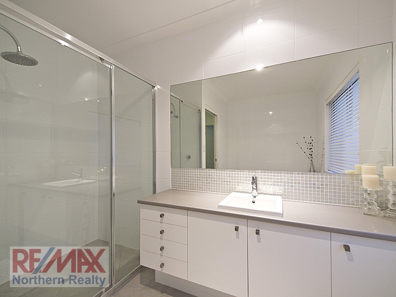 10  Bend Court, Eatons Hill QLD 4037