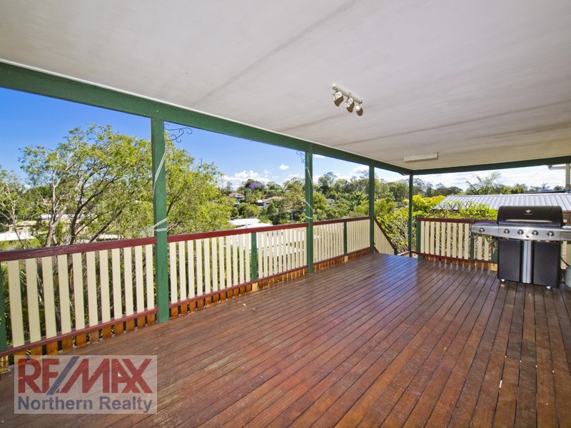 13 Dooloo Cres, Ferny Hills QLD 4055