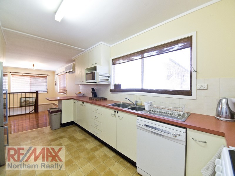 13 Dooloo Cres, Ferny Hills QLD 4055