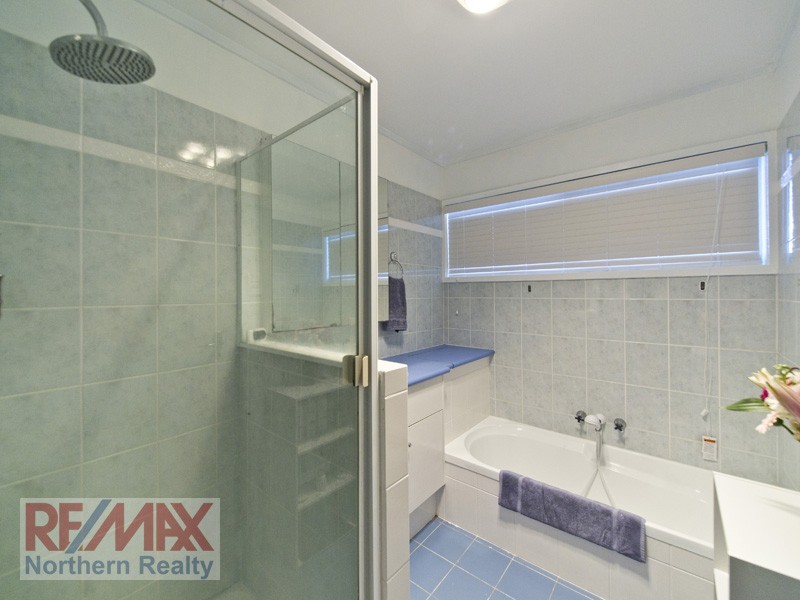 13 Dooloo Cres, Ferny Hills QLD 4055