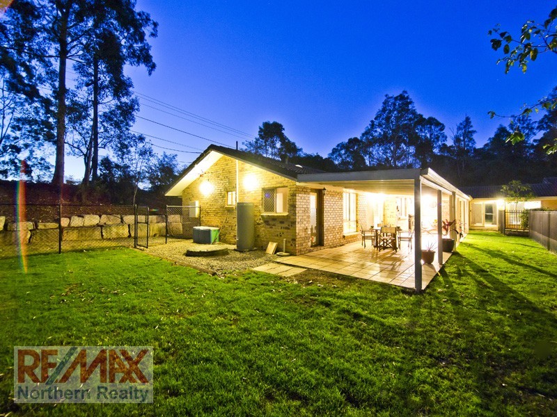 7 Drapers Rd, Eatons Hill QLD 4037