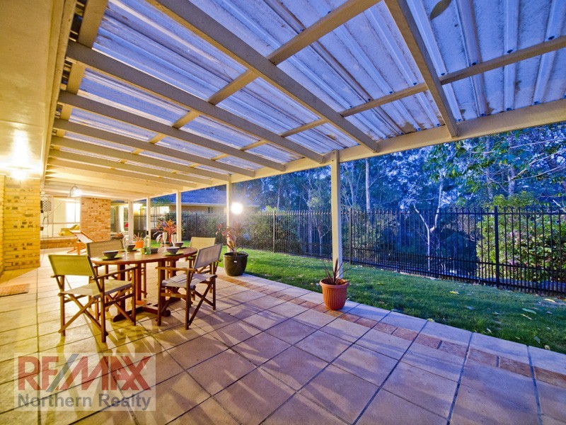 7 Drapers Rd, Eatons Hill QLD 4037